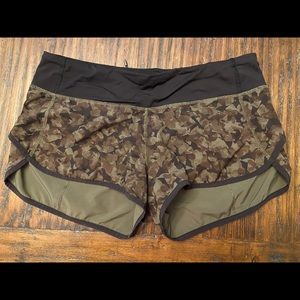 Lululemon Speed Short 2.5” Mystic Jungle Fatigue Green/Black